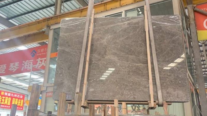 石英石与岩板：厨房装修石材的优缺点解析